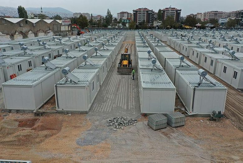 İzmir’deki geçici barınma merkezine 400 konteyner yerleştirildi