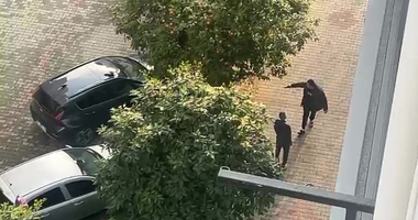 Eski eşini ayaklarından vurdu, otomobille üzerinden geçmek istedi!