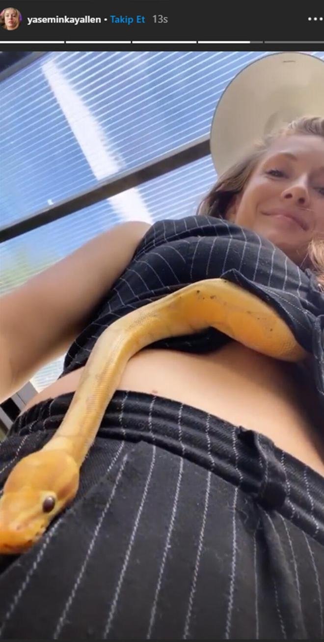Yasemin Kay Allen yılanı ile poz verdi! Sosyal medyayı salladı