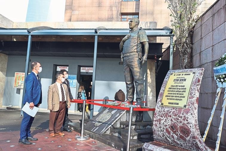 İzmir kahramanını unutmadı