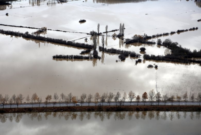 Muğla’da şiddetli yağış tarım arazilerini sular içinde bıraktı!