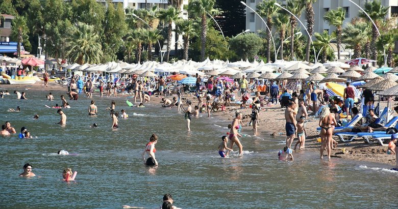 Marmaris’te plajlar doldu