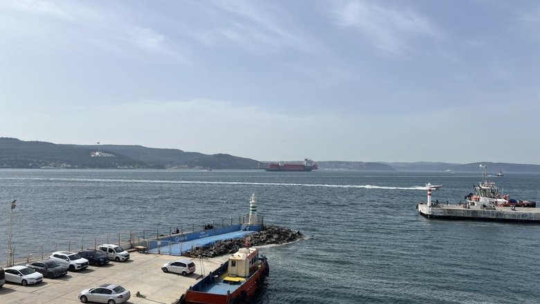 Dev Yüzer Havuz ‘Boka Vanguard’ Çanakkale Boğazı’ndan geçti