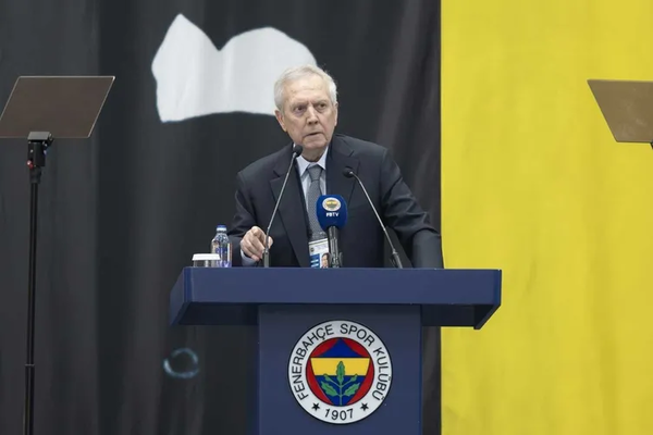 baskan-adaylarinin-en-guclu-kozu-fenerbahcenin-yeni-teknik-direktoru-kim-olacak-vincenzo-montella-surprizi-1777961186036.png