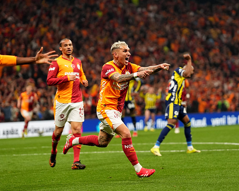 derbide-kazanan-galatasaray-sari-kirmizililardan-3-gollu-zafer-1777242097430.png