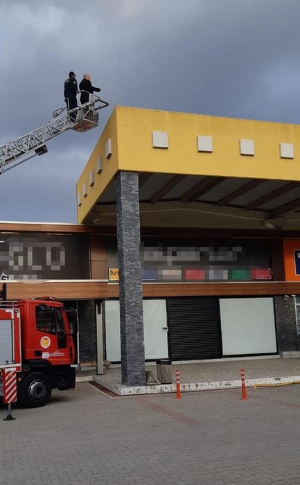 Muğla’da intihar! AVM terasından atladı branda üzerine düşünce...