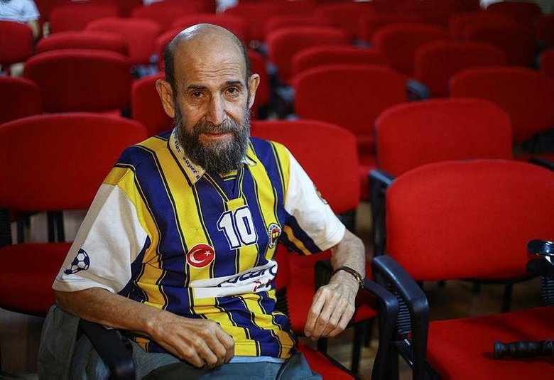 Bizimkiler’in Cemli’i tiyatrocu Uğurtan Sayıner, İzmir’de hastaneye kaldırıldı