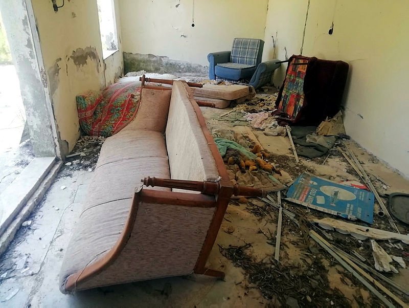 Çeşme'de 21 yıldır atıl durumda olan tatil köyü görenleri üzüyor