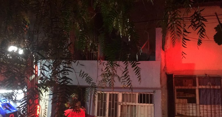İzmir Karşıyaka’da madde bağımlısı kişi evini ateşe verdi