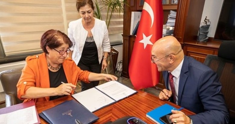 Koku sorunu genel müdürü yedi