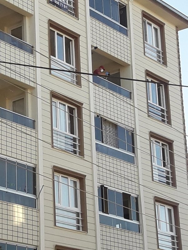 İzmir’de acı olay! 1.5 yaşındaki Ceylin Azra, 5. kattan düşerek yaşamını yitirdi