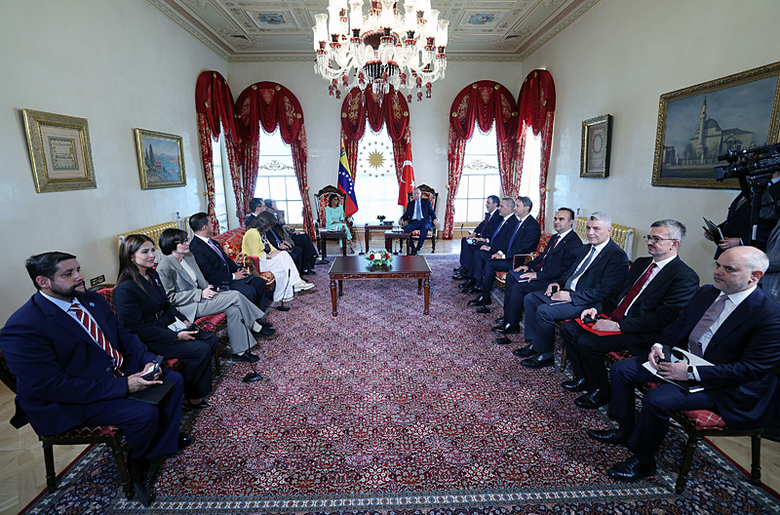 baskan-erdogan-rodriguez-ile-gorustu-ticarette-hedef-3-milyar-dolar-1780937760065.png