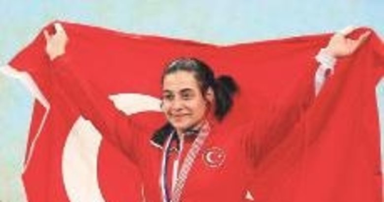 Halterin altın kızları zirvede