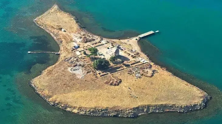 egede-gizemli-bir-ada-neden-tavuk-adasi-deniyor-1793292416460.png