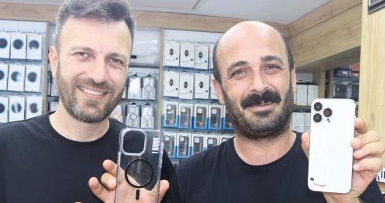 Kırılmaz ekran kırılacak mı diye telefonunu yerden yere vurdu! 90 bin liralık telefonu kazandı