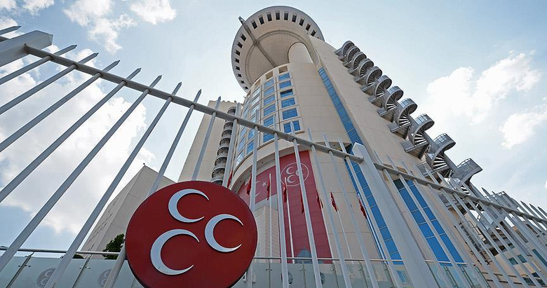 MHP’de bayrak değişimi