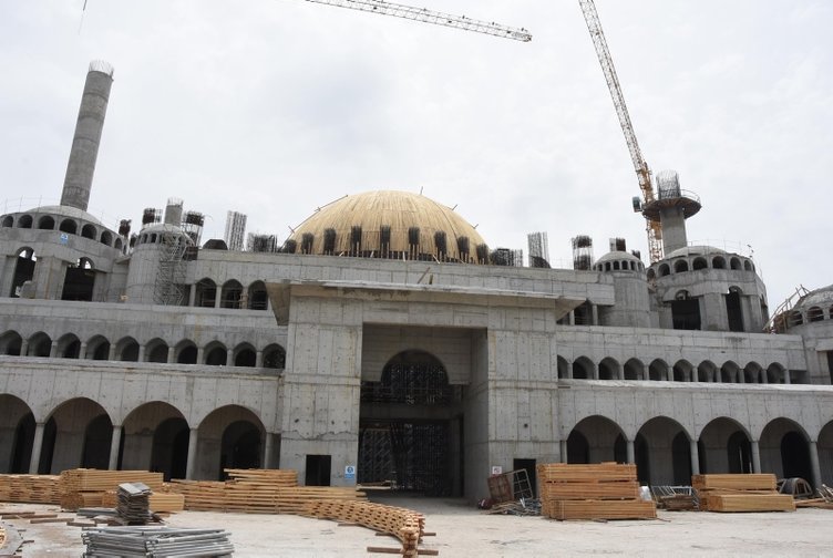 İzmir’de yapılan 15 bin kişilik caminin yüzde 90’ı tamamlandı