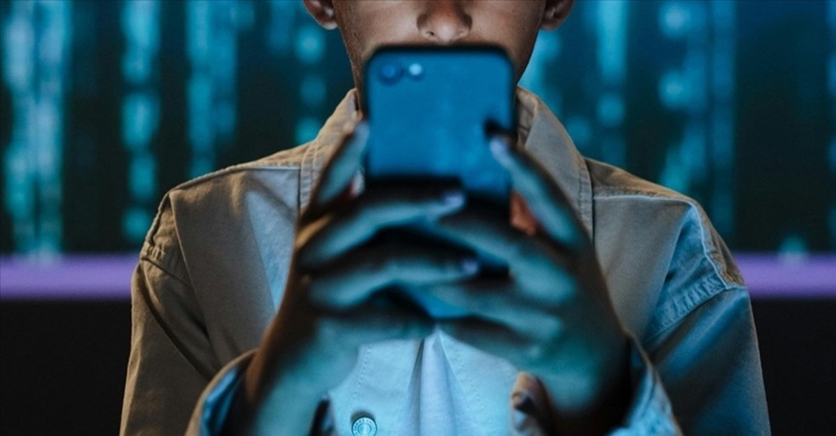 Bakan Göktaş'tan sosyal medya düzenlemesine ilişkin açıklama! Sosyal ağ sağlayıcılarına 15 yaş önerisi