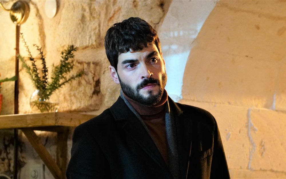 Hazar, Azize’nin annesi olduğunu öğrenir! İşte Hercai yeni bölümde