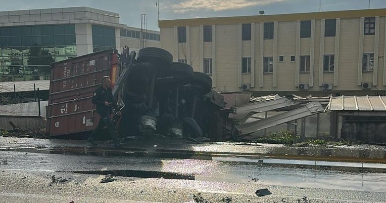 Karşı şeride geçen TIR üç aracı biçti: 1 ölü, 1 yaralı