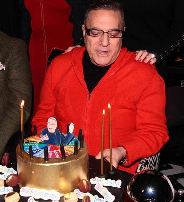 Ünlü şovmen Mehmet Ali Erbil’e doğum gününde sıra dışı pasta ve 70 bin Tl’lik pırlanta yüzük!