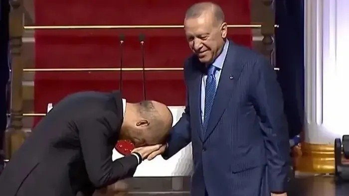 Bilal Erdoğan VAV TV’de gençlerle buluştu: İslam’ın sancaktarı milletin torunlarıyız