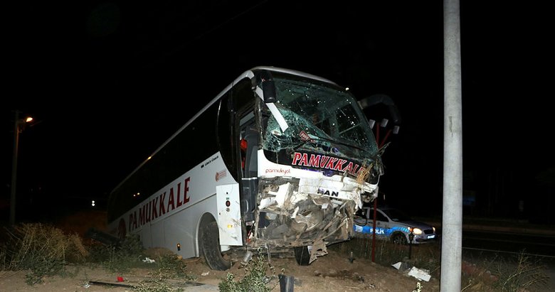 Yolcu Otobusu Sarampole Devrildi 30 Kisi Yaralandi