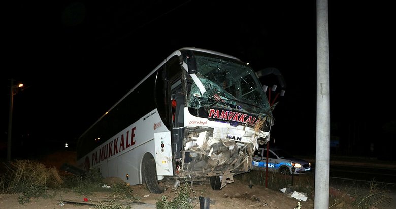 Yolcu otobüsü şarampole devrildi: 30 kişi yaralandı