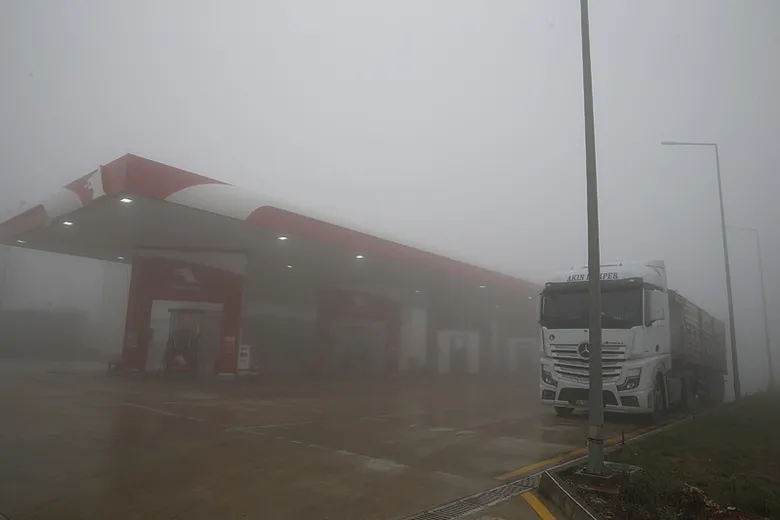 Denizli-Antalya Kara Yolu’nda göz gözü görmüyor! Yoğun sis ulaşımı aksattı