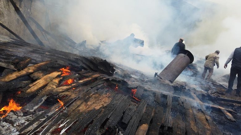Balıkesir’de kereste fabrikasında yangın