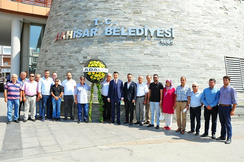 Manisa Akhisar’da İYİ Parti’den CHP’ye siyah çelenk