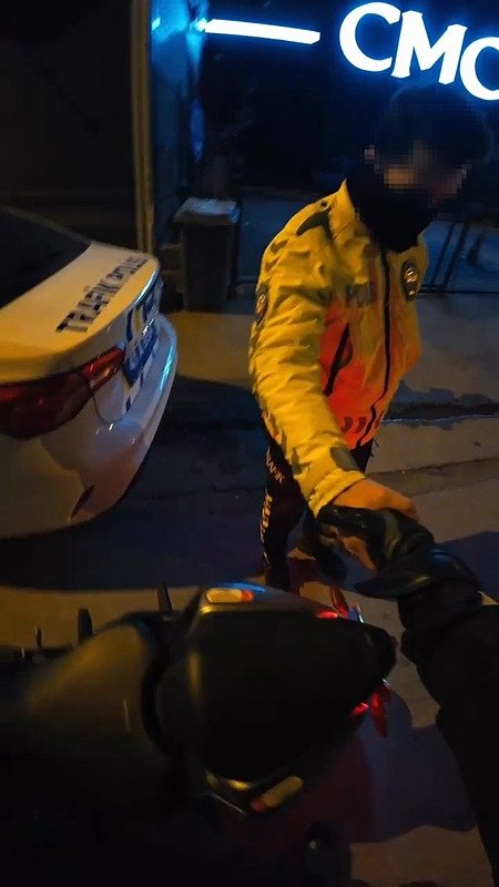 Polisten motosiklet sürücüsüne: Buna ceza yazmazsam gece gözüme uyku girmez
