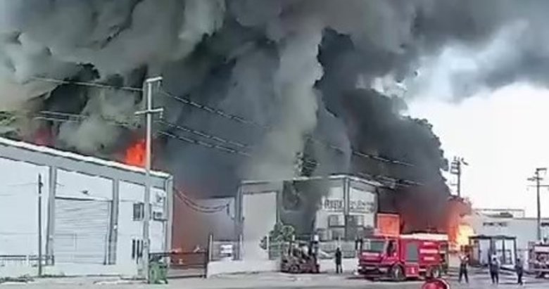 Denizli’de geri dönüşüm fabrikasındaki yangın kontrol altına alındı