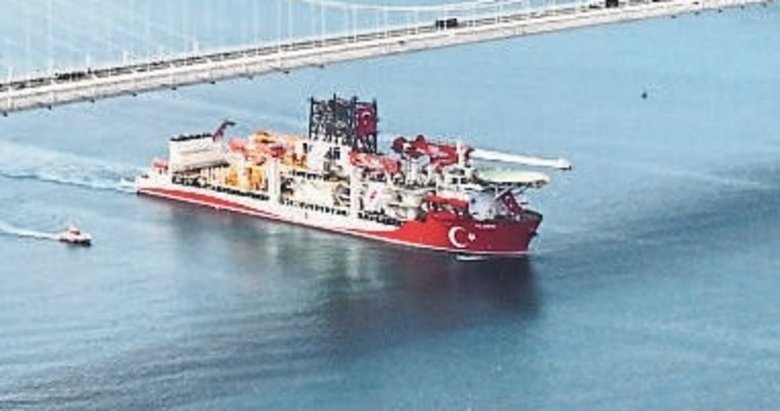 Yıldırım Sondaj Gemisi İstanbul’dan geçti