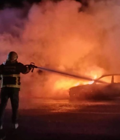 İzmir’de yeni yılın ilk dakikalarında seyir halindeki araç alev topuna döndü