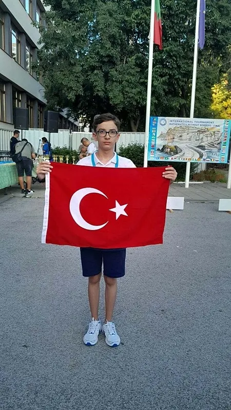 12-yasindaki-izmirli-deha-dunyayi-kendine-hayran-birakti-1784488554222.jpeg