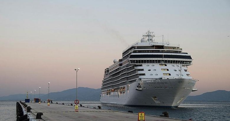 Lüks geminin ilk seferi Kuşadası’na! İçinde yok yok