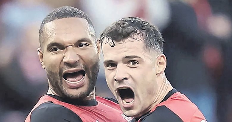 Galatasaray’dan çifte bomba