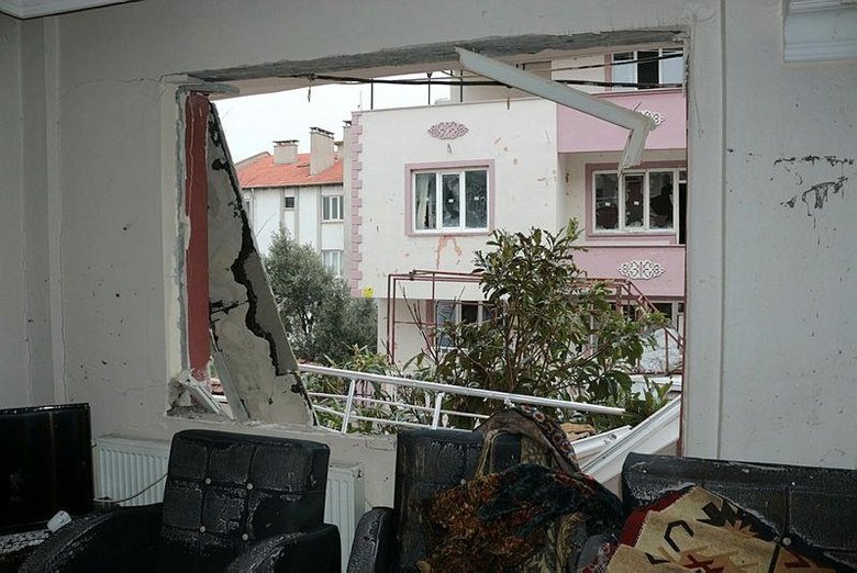 Balıkesir’de doğalgaz patlaması! 9 daire hasar gördü