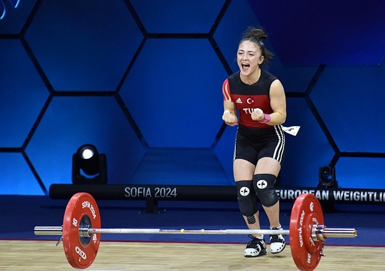 Milli haltercilerimiz Avrupa Şampiyonda altın topluyor