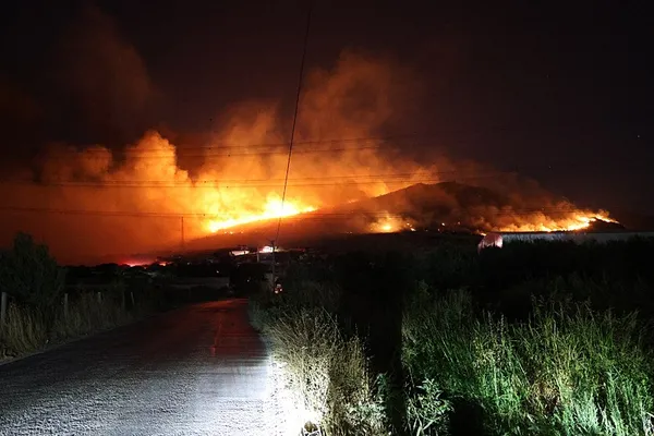 son-dakika-izmir-menemende-gece-yarisi-yangin-ekipler-vetomalar-mudahalede-1785295041962.png