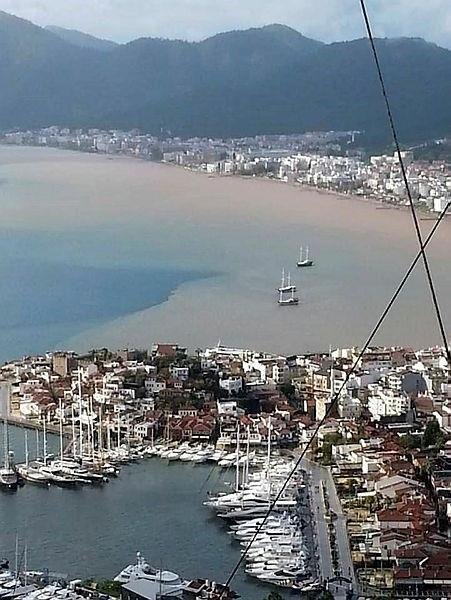 Marmaris’te denizin rengi kahverengiye dönüştü