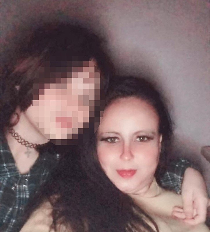 izmirde-eski-esine-kezzapla-saldirdi-kan-donduran-olayda-saldiriya-ugrayan-kadin-oldu-kizi-yasam-savasi-veriyo-1781019609456.jpeg