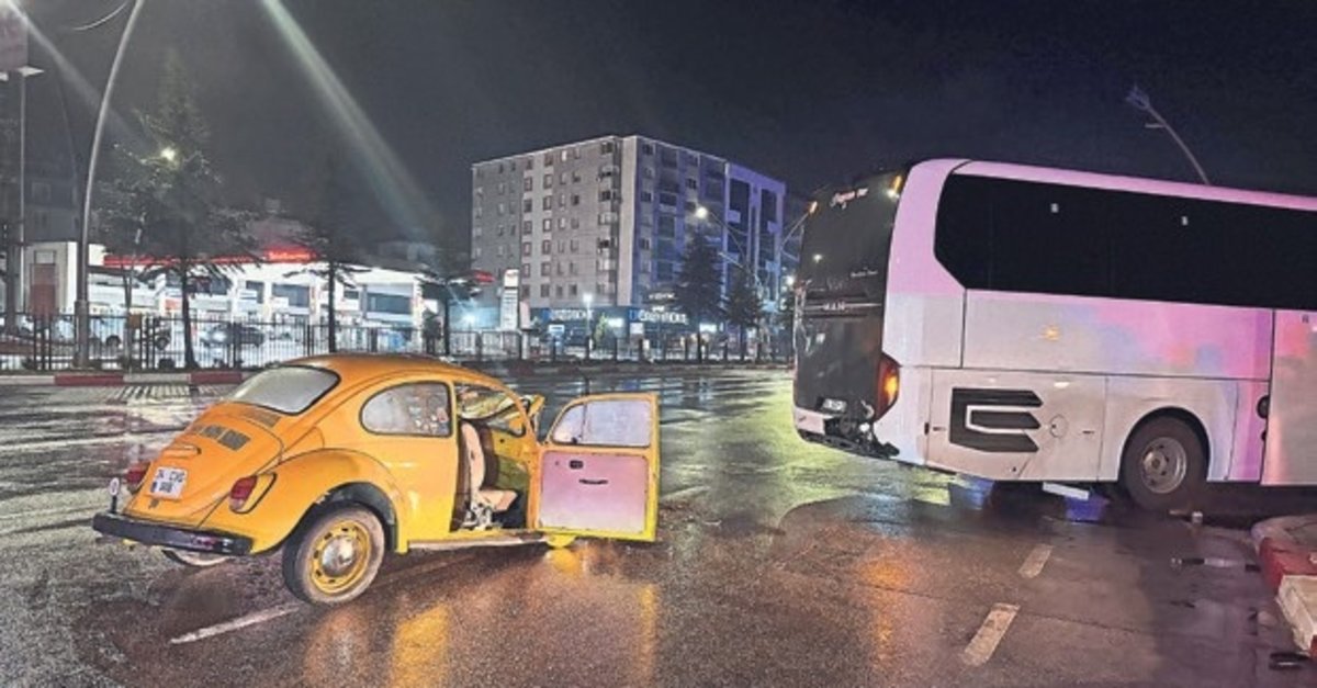 Şarkıcı Kıraç’ın orkestrası Uşak’ta trafik kazasına karıştı