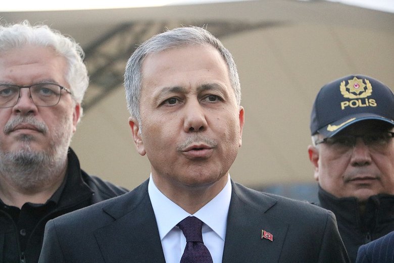 İçişleri Bakanı Ali Yerlikaya açıkladı: Binlerce litre kaçak içki ele geçirildi