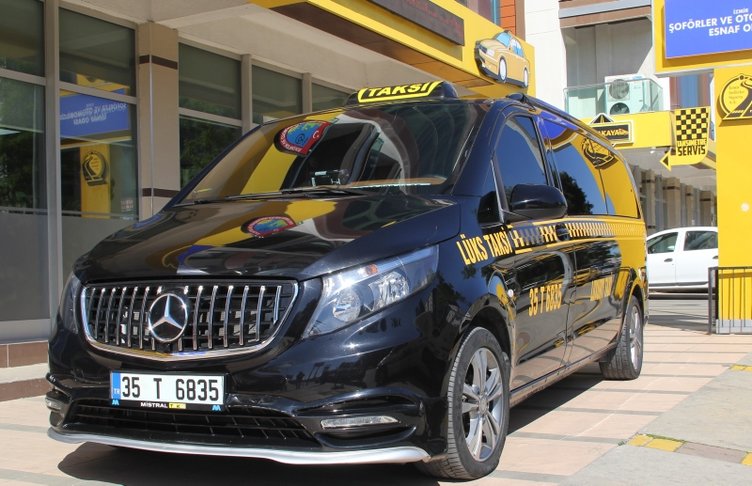 İzmir’in lüks taksileri vatandaştan yoğun ilgi görüyor