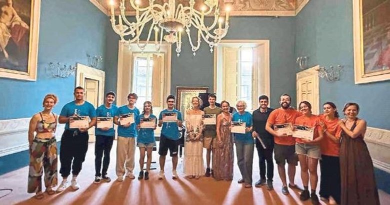 İzmirli genç sanatçılar İtalya’da sahnede