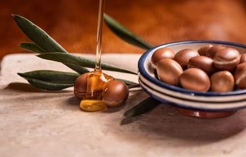 Saç bakımının doğal sırrı: Besliyor ve güçlendiriyor