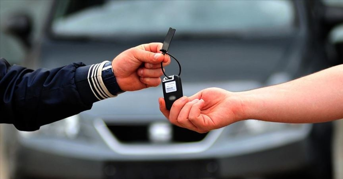 EMEKLİYE ÖTV'SİZ ARAÇ ALMA DÖNEMİ 2026 | ÖTV'siz araç alma şartları neler? Hangi yerli araçlar ÖTV muafiyeti listesinde? İşte yanıtı