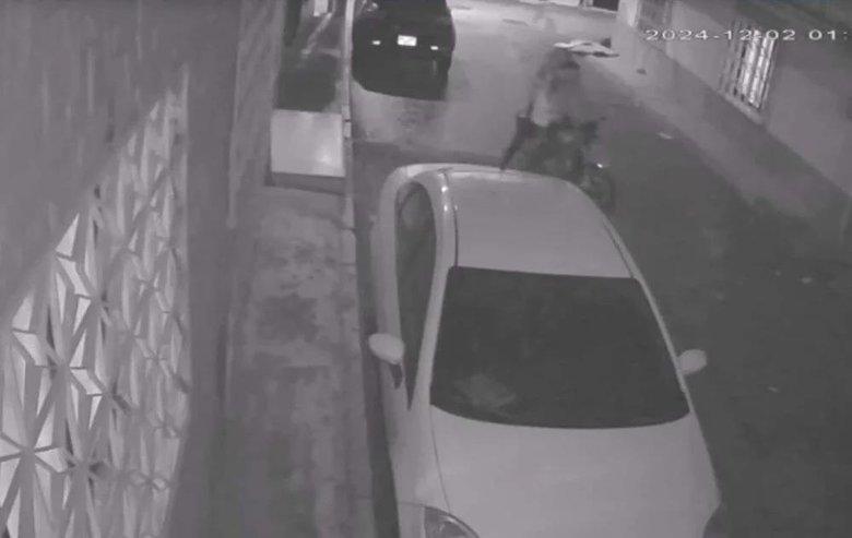 İzmir’de kuyumcuya sokakta tuzak: Para dolu çantayı alamayınca cüzdanını çaldılar